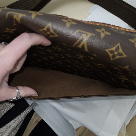 Louis Vuitton Classic Monogram Bosphore MM Messenger Bag - Picture 3 of 6